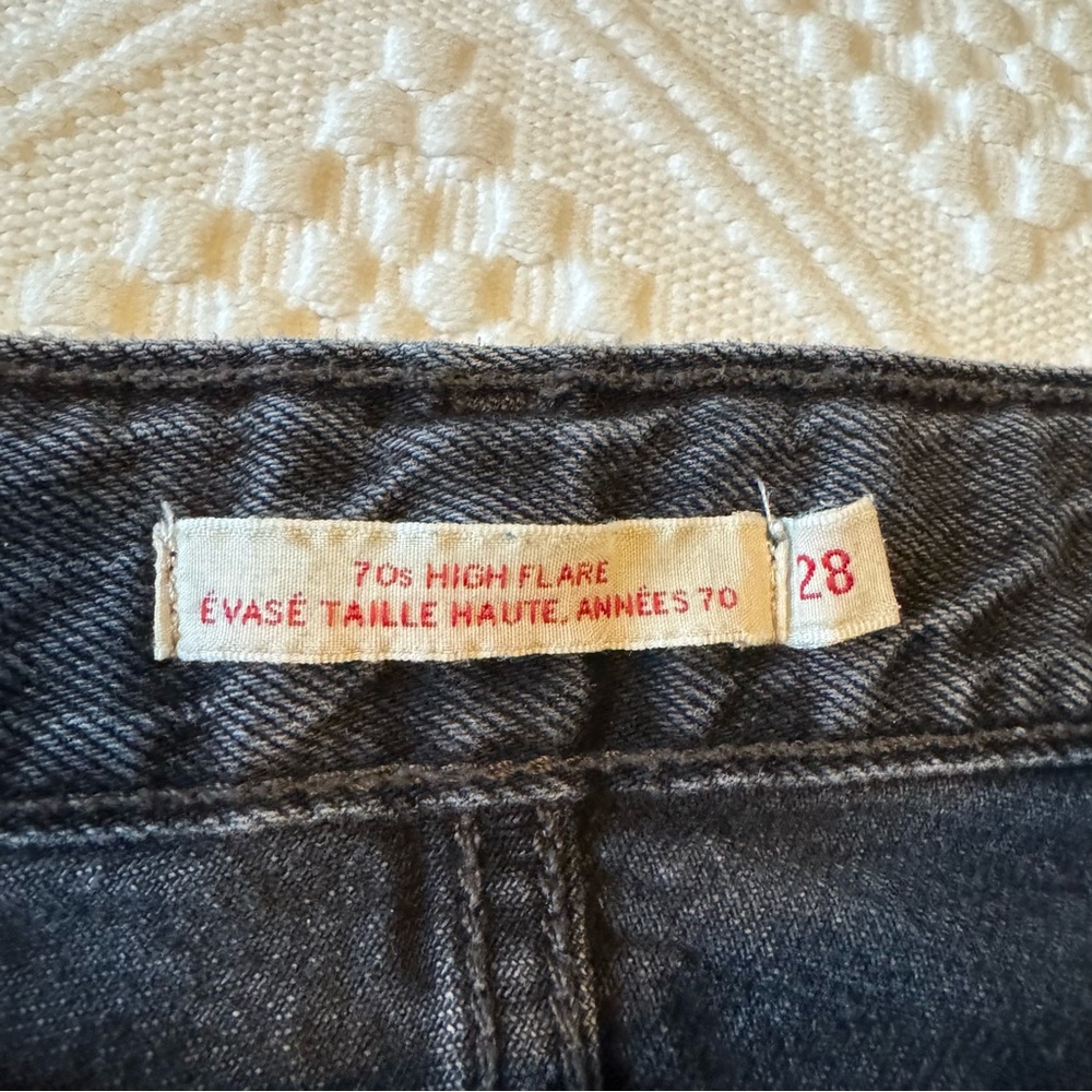 Premium Levis Levi's 70s High Flare Jeans in faded black, Size 28 - Picture 15 of 16